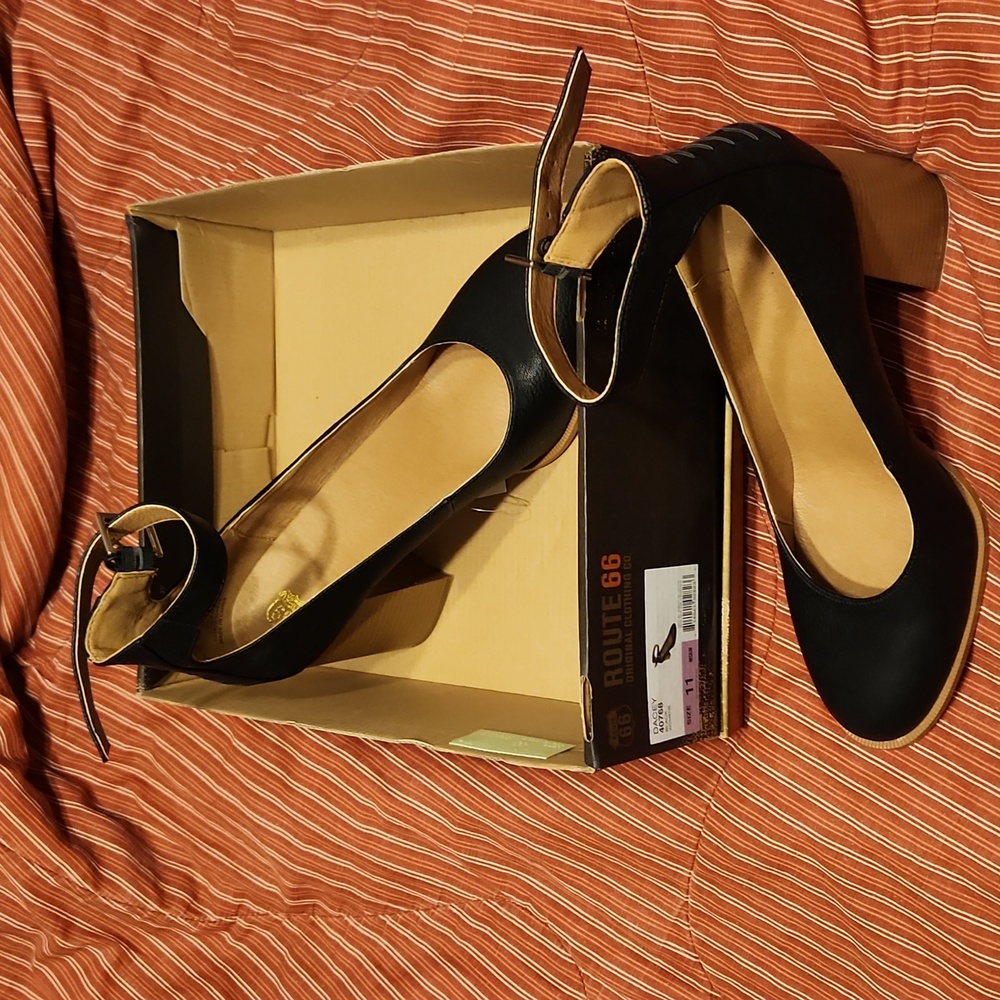 NWT Route 66 Black Ankle Buckle Chunky High Heel Pumps